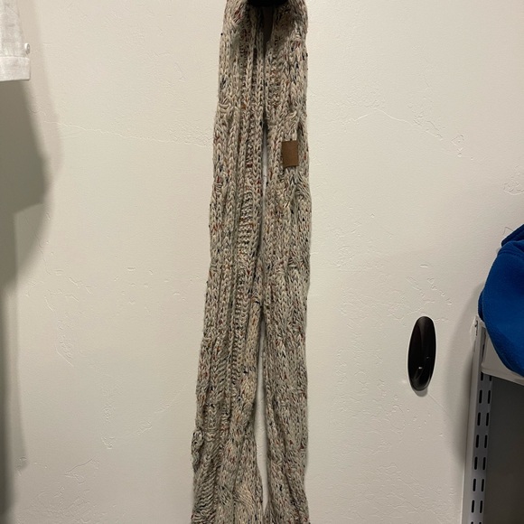 CC Infinity Scarf - Picture 3 of 3